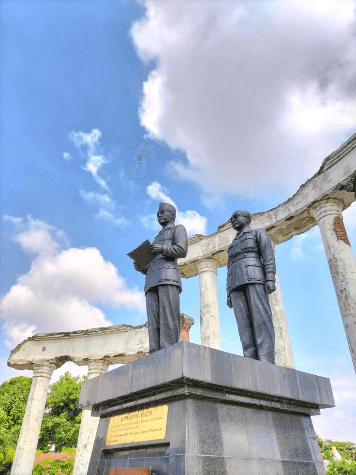 Tugu Pahlawan & Museum 10 Nopember